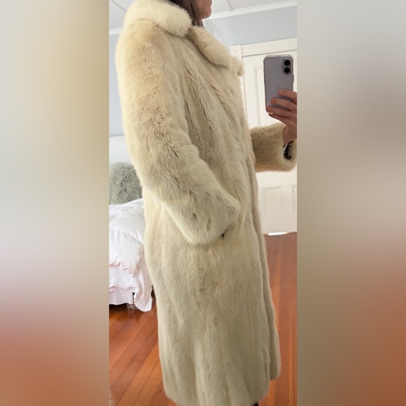 White mink coat - Picture 3 of 7